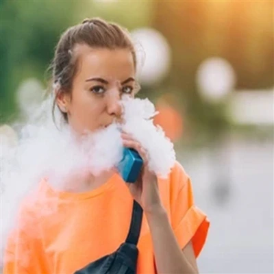 هل الدخان المنبعث من السجائر الإلكترونية ضار؟